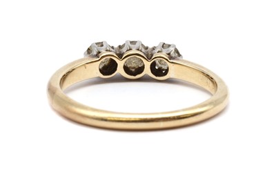 Lot 89 - A gold three stone diamond ring