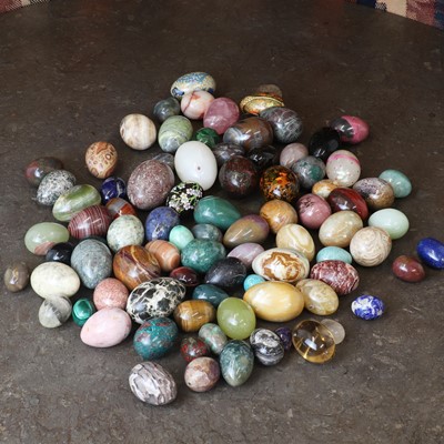 Lot 339 - A collection of eighty polished specimen eggs