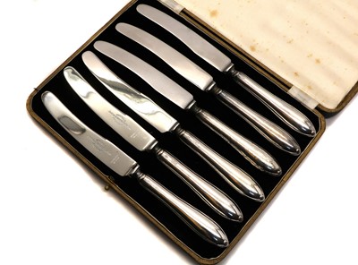 Lot 45 - A cased set of twelve modern silver Kings pattern teaspoons