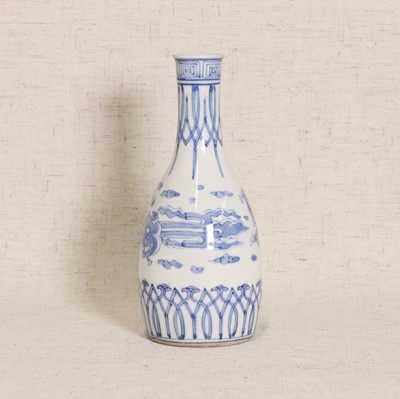 Lot 322 - A Chinese blue and white vase
