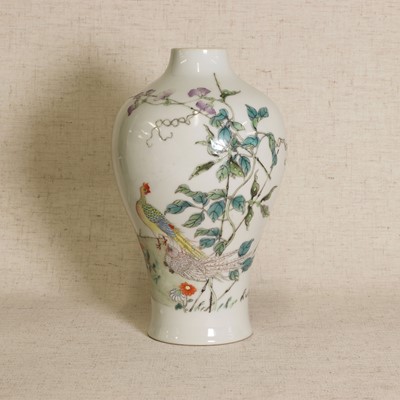 Lot 282 - A Chinese famille rose meiping vase