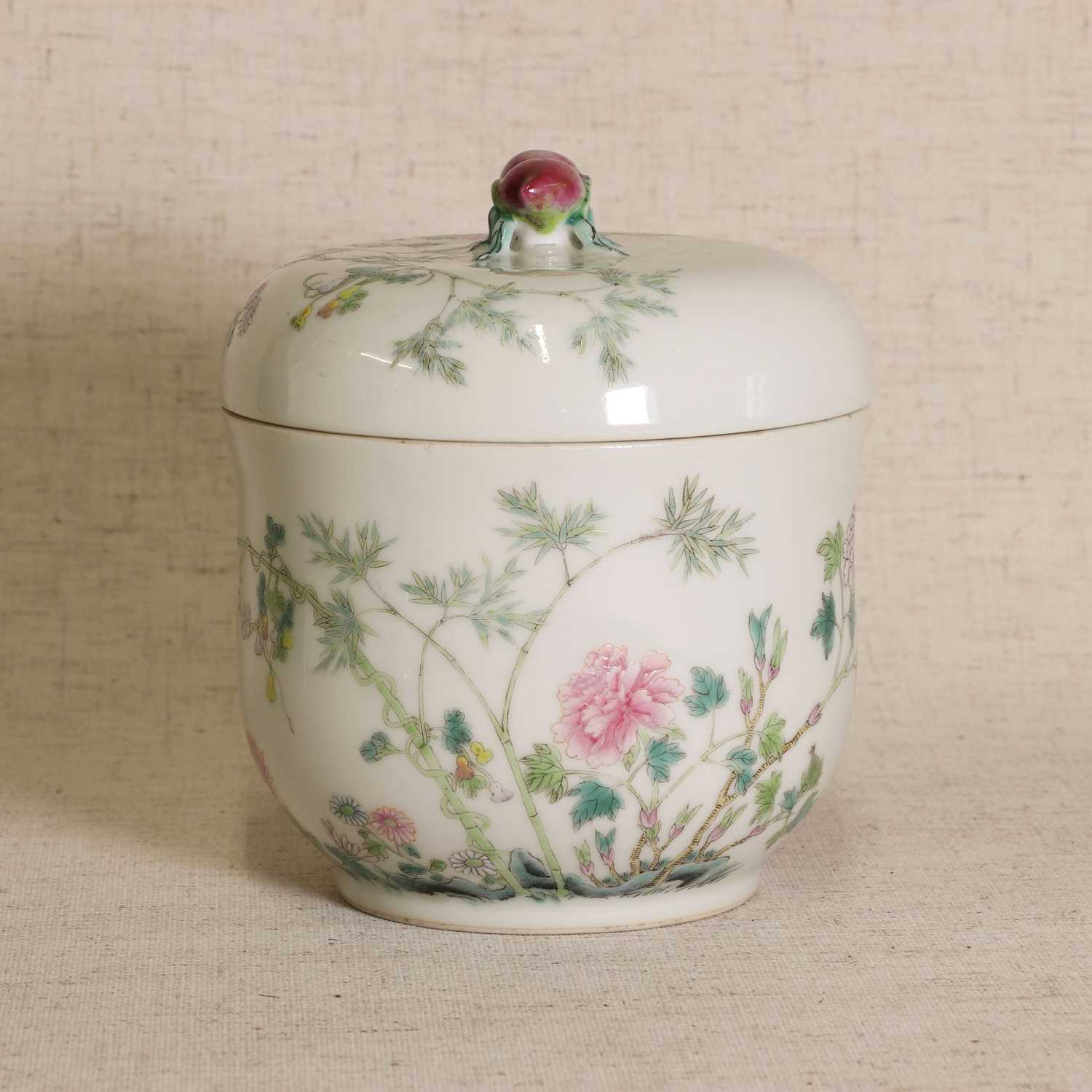 Lot 65 - A Chinese famille rose bowl and cover