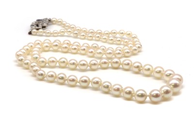 Lot 205 - A single row graduated cultured pearl necklace