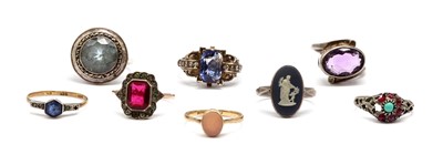 Lot 225 - A collection of rings