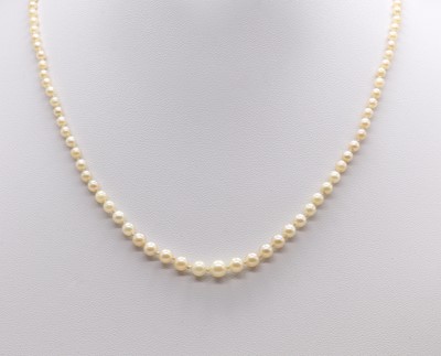 Lot 62 - A single row graduated cultured pearl necklace with diamond set clasp