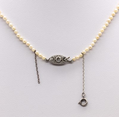 Lot 62 - A single row graduated cultured pearl necklace with diamond set clasp