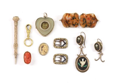 Lot 48 - A small collection of jewellery