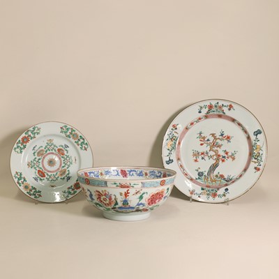 Lot 360 - A collection of three Chinese export wares