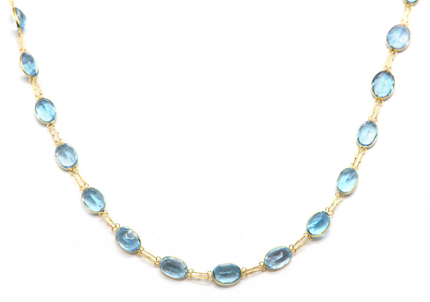 Lot 327 - A blue topaz necklace