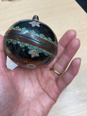 Lot 85 - A group of Chinese and Japanese collectables