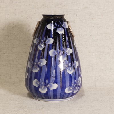 Lot 103 - A Japanese Fukugawa vase