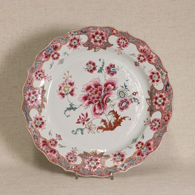 Lot 50 - A Chinese export famille rose plate