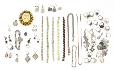 Lot 263 - A collection of silver jewellery