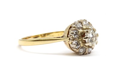 Lot 99 - A gold diamond cluster ring
