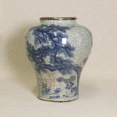 Lot 350 - A Chinese blue and white vase