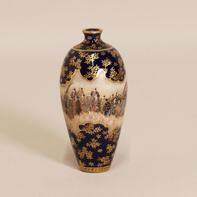 Lot 189 - A Japanese Satsuma ware vase
