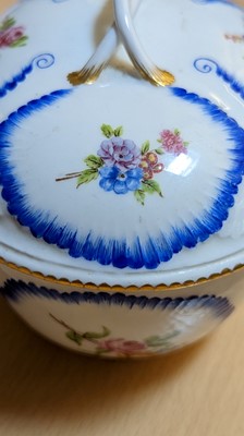 Lot 55 - A Sevres porcelain bowl and cover