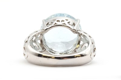 Lot 187 - An 18ct white gold single stone aquamarine ring