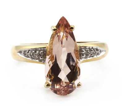 Lot 193 - A 9ct gold morganite and diamond ring