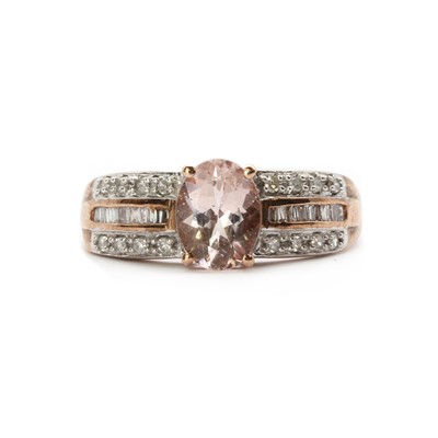Lot 119 - A 9ct gold morganite and diamond ring
