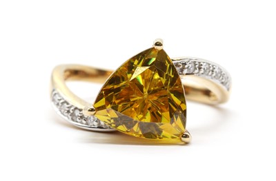 Lot 124 - An 18ct gold sphalerite and diamond ring