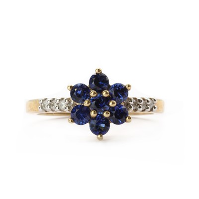 Lot 189 - A 9ct gold sapphire and diamond daisy cluster ring
