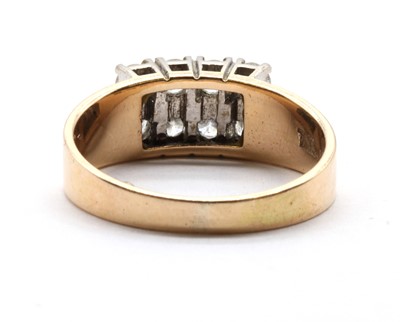 Lot 115 - A gold diamond ring