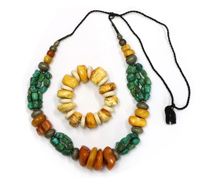 Lot 166 - A turquoise and butterscotch amber bead necklace
