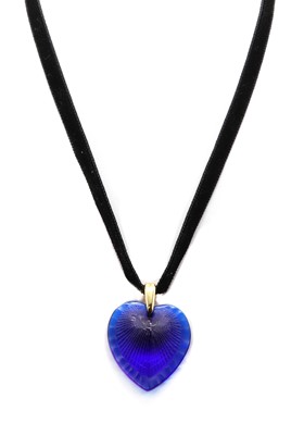 Lot 74 - A Lalique blue 'Telline' stylised heart/shell pendant