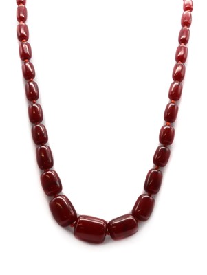 Lot 66 - A single row graduated Bakelite bead necklace