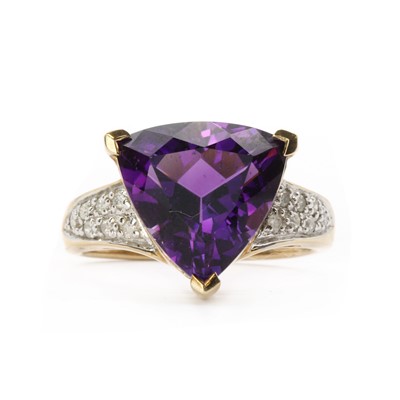 Lot 211 - A 9ct gold amethyst and diamond ring