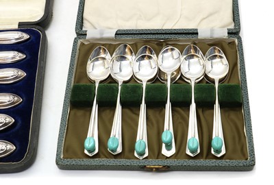 Lot 45 - An assorted collection of silver