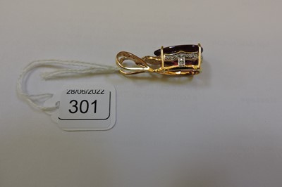 Lot 301 - An 18ct gold rubellite tourmaline and diamond pendant