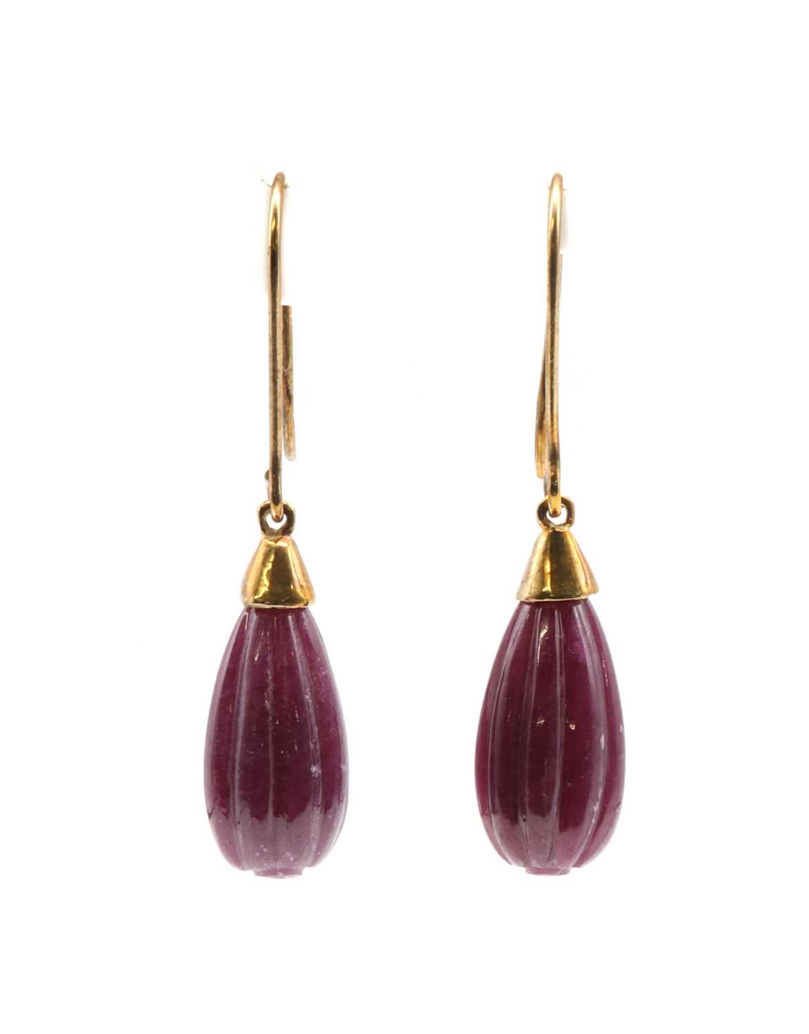 Lot 133 - A pair of gold ruby drop earrings