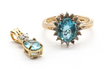 Lot 253 - A 9ct gold apatite and diamond cluster ring