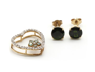 Lot 178 - A pair of 9ct gold single stone chrome diopside stud earrings