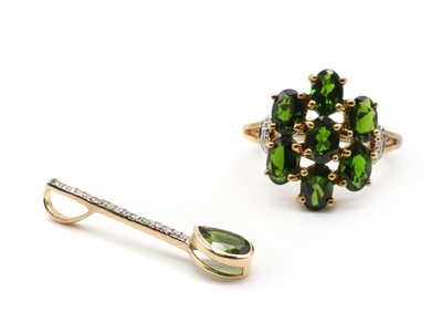 Lot 182 - A 9ct gold chrome diopside and diamond cluster ring