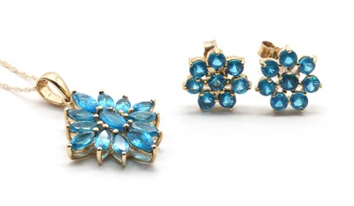 Lot 252 - A pair of 9ct gold apatite cluster earrings