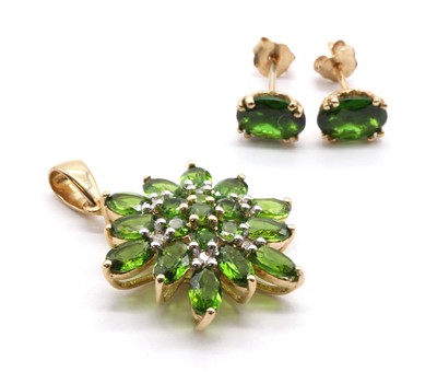 Lot 237 - A 9ct gold chrome diopside and diamond cluster pendant