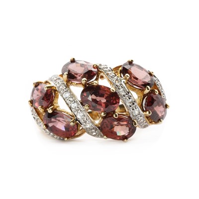 Lot 114 - A 9ct gold zircon ring