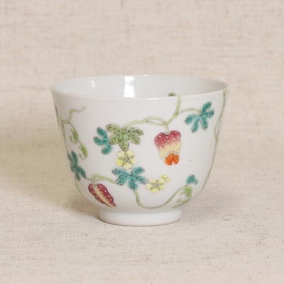 Lot 58 - A Chinese famille rose bowl