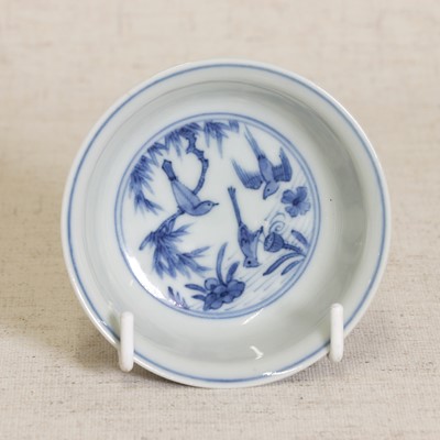 Lot 16 - A Chinese blue and white saucer