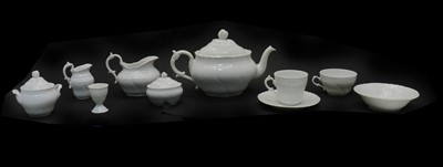 Lot 86 - A comprehensive Richard Ginori Bianco 'Vecchio Ginori' porcelain tea, coffee and dinner service