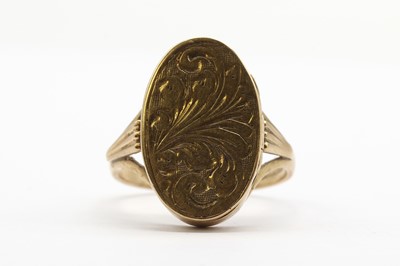 Lot 79 - A 9ct gold oval locket ring