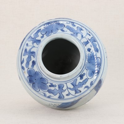 Lot 15 - A Chinese blue and white jar