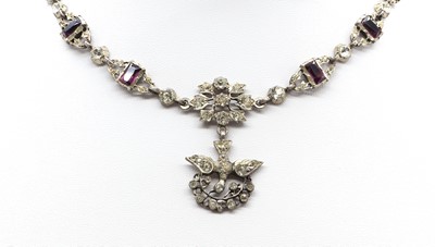 Lot 43 - A silver paste necklace