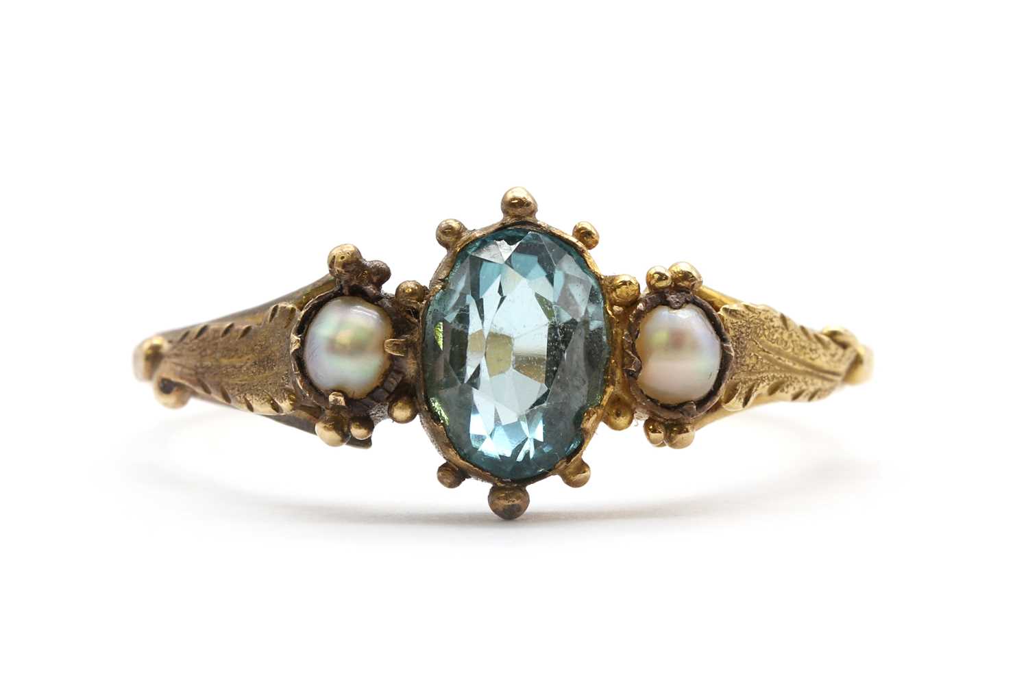 Lot 17 - A gold blue zircon and split pearl ring