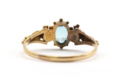 Lot 17 - A gold blue zircon and split pearl ring