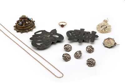 Lot 306 - A collection of jewellery