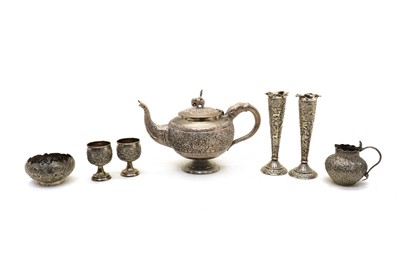 Lot 16 - An Indian silver teapot